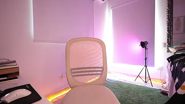 Snapshot of aliceabrams chatting on 10.03.25 aliceabrams online show from 10.03.25