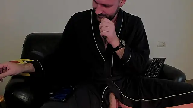 Snapshot of KingMalcom chatting on 10.20.25 KingMalcom online show from 10.20.25