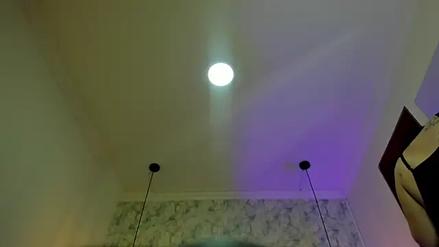 nalalye cruzz  online show from 10.21.25