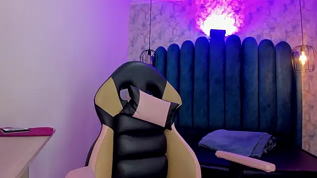 nalalye cruzz  online show from 11.19.25