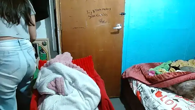 Snapshot of clarisse69 chatting on 12.04.24 clarisse69 online show from 12.04.24