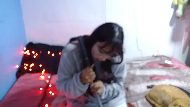 Snapshot of clarisse69 chatting on 12.17.25 clarisse69 online show from 12.17.25