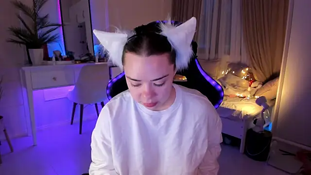 VixenMia online show from 02.22.25