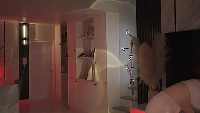 VixenMia online show from 04.15.26