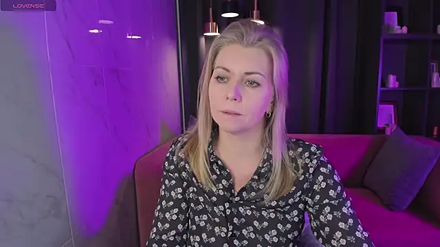 Annie Light online show from 12.17.24