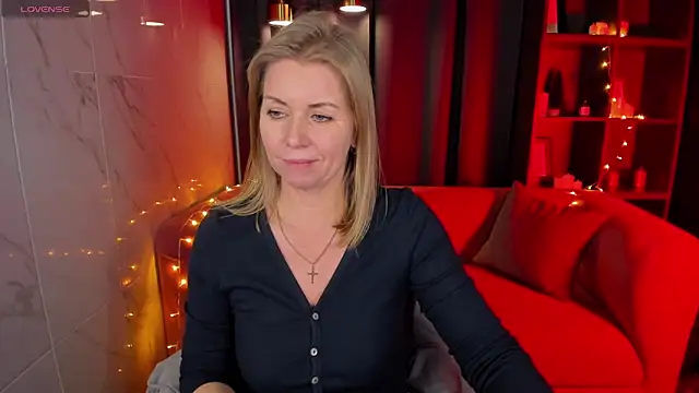 Annie Light online show from 01.17.25