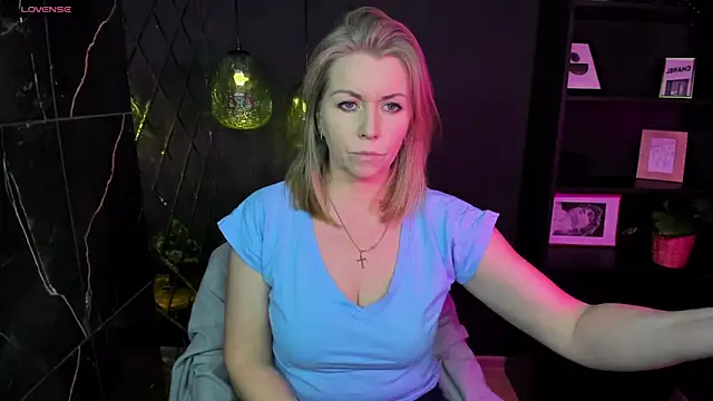 Annie Light online show from 01.23.25