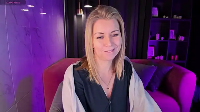 Annie Light online show from 02.11.25