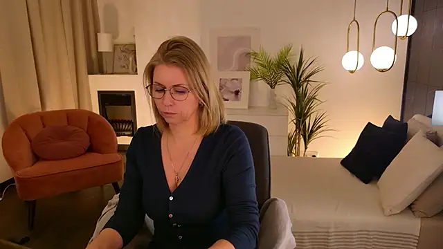 Annie Light online show from 02.07.26