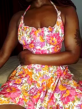 NicRaisaa online show from 10.02.25