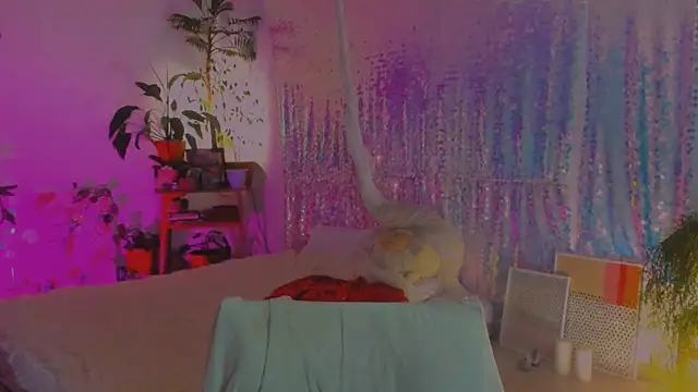 Snapshot of poli__ chatting on 12.14.24 poli   online show from 12.14.24