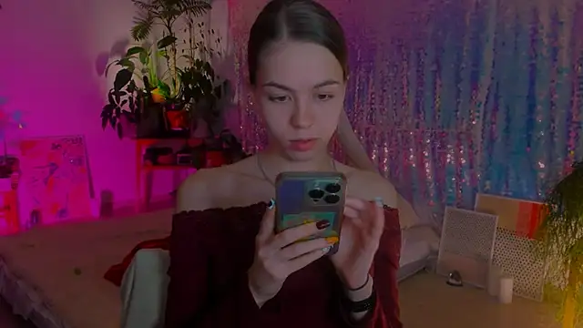 Snapshot of poli__ chatting on 12.22.24 poli   online show from 12.22.24