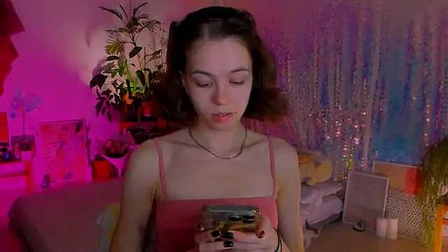 Snapshot of poli__ chatting on 01.13.25 poli   online show from 01.13.25