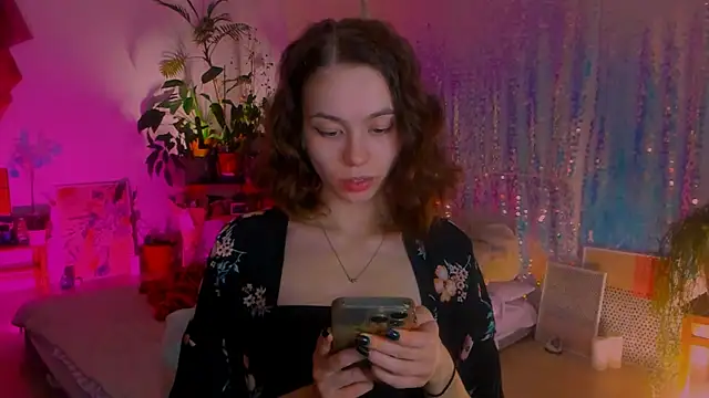 Snapshot of poli__ chatting on 01.17.25 poli   online show from 01.17.25