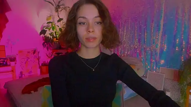 Snapshot of poli__ chatting on 01.21.25 poli   online show from 01.21.25