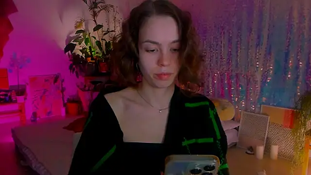 Snapshot of poli__ chatting on 01.22.25 poli   online show from 01.22.25