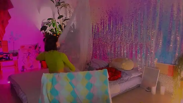 Snapshot of poli__ chatting on 01.24.25 poli   online show from 01.24.25