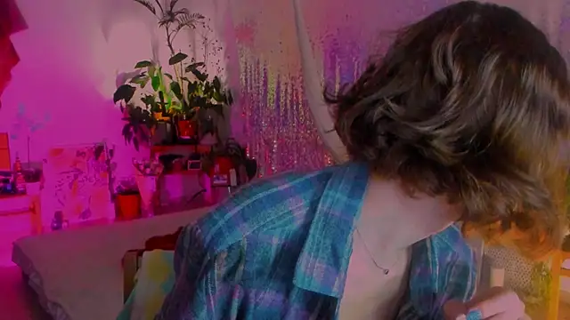 Snapshot of poli__ chatting on 01.27.25 poli   online show from 01.27.25