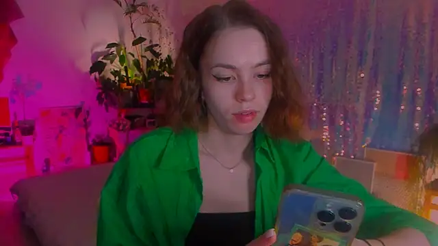 Snapshot of poli__ chatting on 01.29.25 poli   online show from 01.29.25