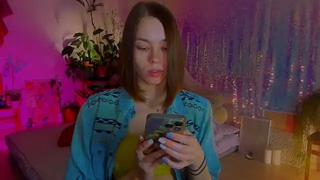 Snapshot of poli__ chatting on 01.31.25 poli   online show from 01.31.25