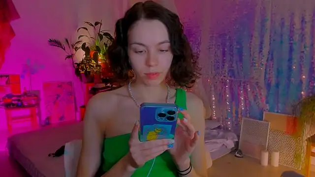 Snapshot of poli__ chatting on 02.16.25 poli   online show from 02.16.25