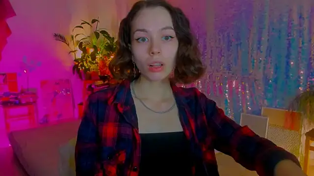 Snapshot of poli__ chatting on 02.25.25 poli   online show from 02.25.25