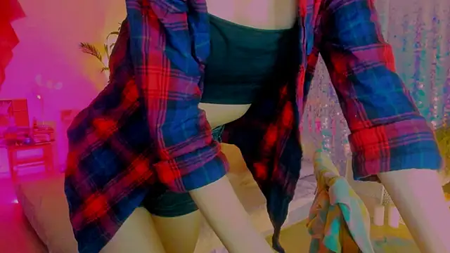 Snapshot of poli__ chatting on 02.26.25 poli   online show from 02.26.25