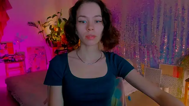 Snapshot of poli__ chatting on 02.28.25 poli   online show from 02.28.25