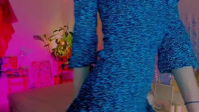 Snapshot of poli__ chatting on 02.28.25 poli   online show from 02.28.25