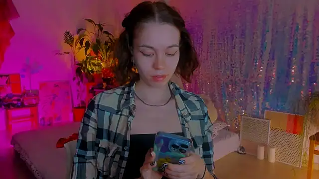 Snapshot of poli__ chatting on 03.04.25 poli   online show from 03.04.25