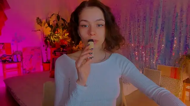 Snapshot of poli__ chatting on 03.13.25 poli   online show from 03.13.25