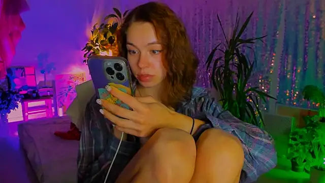 Snapshot of poli__ chatting on 09.17.25 poli   online show from 09.17.25