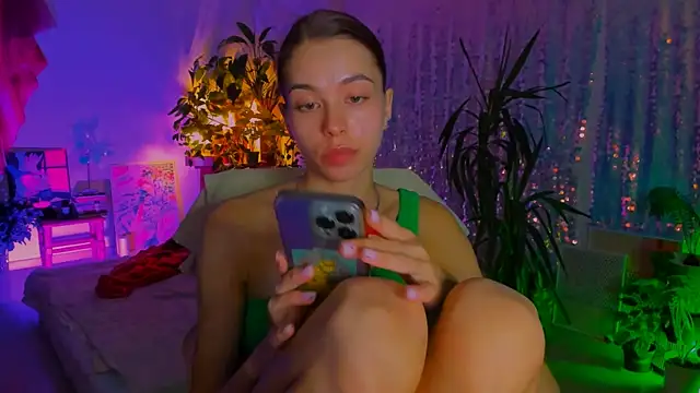 Snapshot of poli__ chatting on 09.19.25 poli   online show from 09.19.25