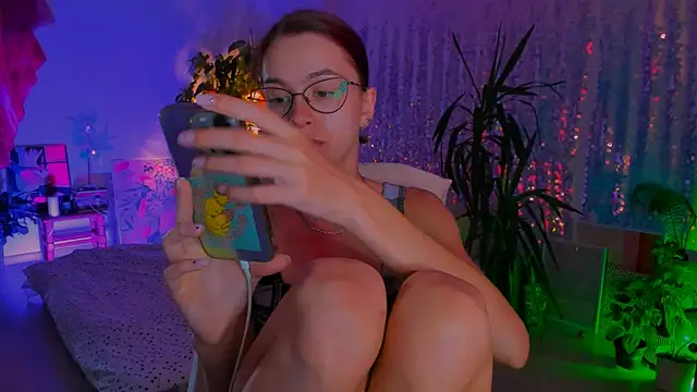 Snapshot of poli__ chatting on 09.24.25 poli   online show from 09.24.25