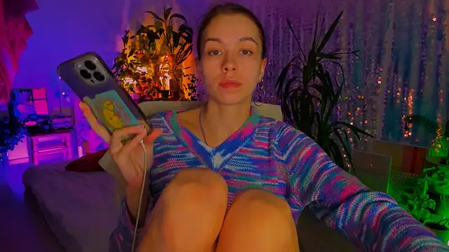 Snapshot of poli__ chatting on 09.28.25 poli   online show from 09.28.25