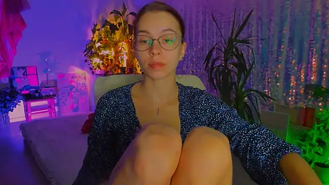 Snapshot of poli__ chatting on 10.04.25 poli   online show from 10.04.25