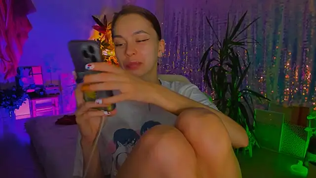 Snapshot of poli__ chatting on 10.27.25 poli   online show from 10.27.25