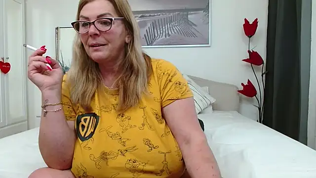 Snapshot of YulliaMilf chatting on 05.02.26 YulliaMilf online show from 05.02.26