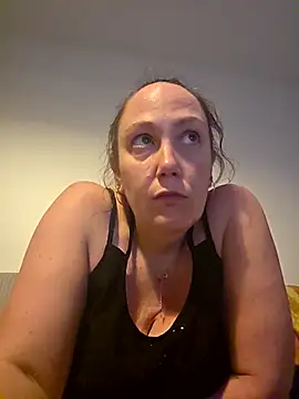 Snapshot of Wisie_Cutie chatting on 02.25.26 Wisie Cutie online show from 02.25.26