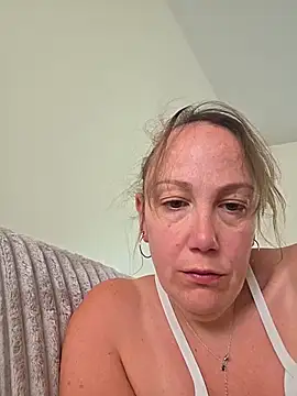 Snapshot of Wisie_Cutie chatting on 04.21.26 Wisie Cutie online show from 04.21.26