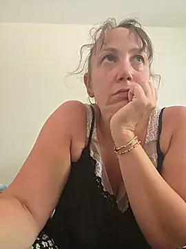 Snapshot of Wisie_Cutie chatting on 06.19.26 Wisie Cutie online show from 06.19.26