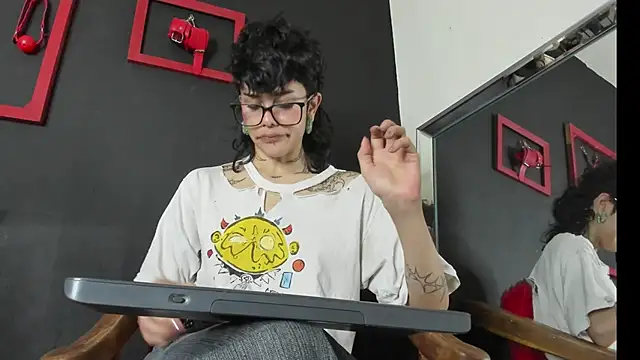 Snapshot of trinitty chatting on 12.17.24 trinitty online show from 12.17.24