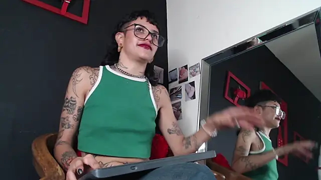 Snapshot of trinitty chatting on 01.28.25 trinitty online show from 01.28.25