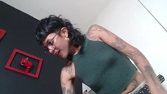 Snapshot of trinitty chatting on 02.10.25 trinitty online show from 02.10.25