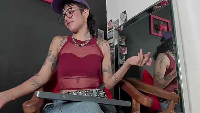 Snapshot of trinitty chatting on 03.04.25 trinitty online show from 03.04.25