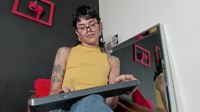 Snapshot of trinitty chatting on 03.06.25 trinitty online show from 03.06.25