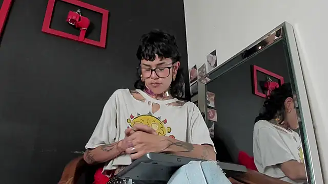 Snapshot of trinitty chatting on 03.07.25 trinitty online show from 03.07.25