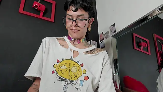 Snapshot of trinitty chatting on 03.07.25 trinitty online show from 03.07.25