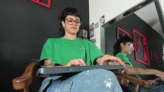 Snapshot of trinitty chatting on 03.10.25 trinitty online show from 03.10.25