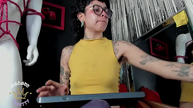 Snapshot of trinitty chatting on 09.12.25 trinitty online show from 09.12.25